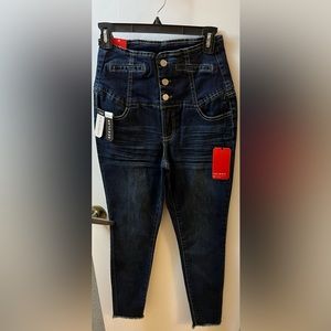 Women’s dark blue Super Hi-Rise skinny Jeans fit size 9 stretchy. Never worn